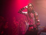 Een foto uit Matjesdisco met de Look a Like van Michael Jackson in OT301 in Amsterdam