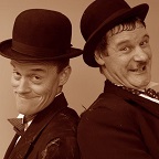 De foto van de lookalike en imitator van  Laurel and Hardy (132)