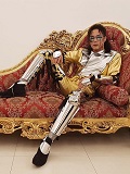 Een foto van de lookalike van Michael Jackson